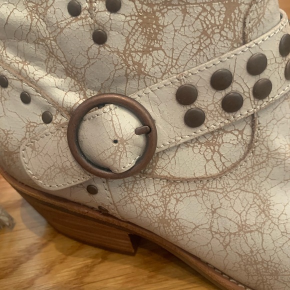 New Sofft Ivory Western-chic booties size 8 - Picture 7 of 16